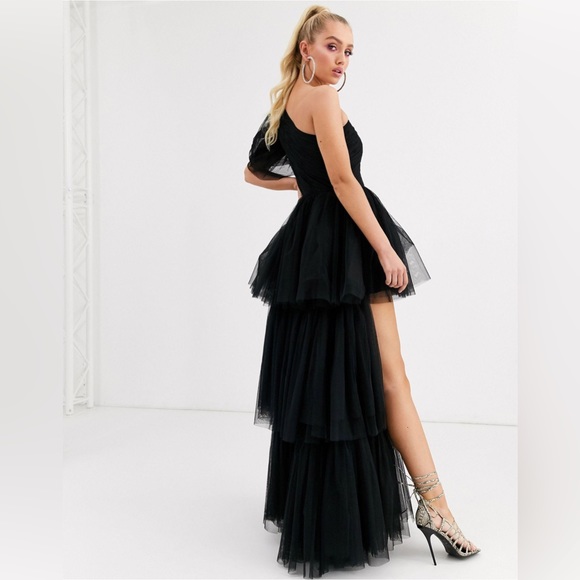 🖤 Tulle One Shoulder Gown - Picture 2 of 4